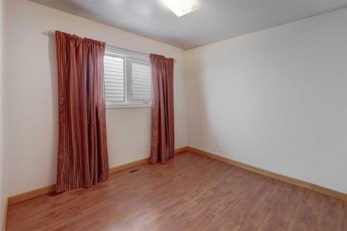 4513 Forman Crescent Se, Calgary, AB - Indoor Photo Showing Other Room