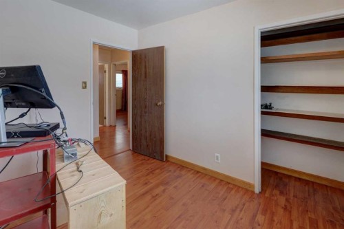 4513 Forman Crescent Se, Calgary, AB - Indoor Photo Showing Other Room