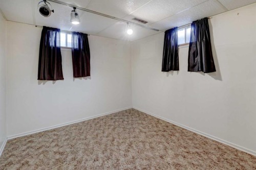 4513 Forman Crescent Se, Calgary, AB - Indoor Photo Showing Other Room