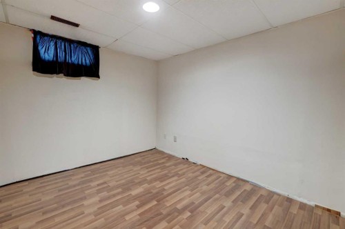 4513 Forman Crescent Se, Calgary, AB - Indoor Photo Showing Other Room
