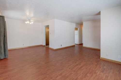 4513 Forman Crescent Se, Calgary, AB - Indoor Photo Showing Other Room