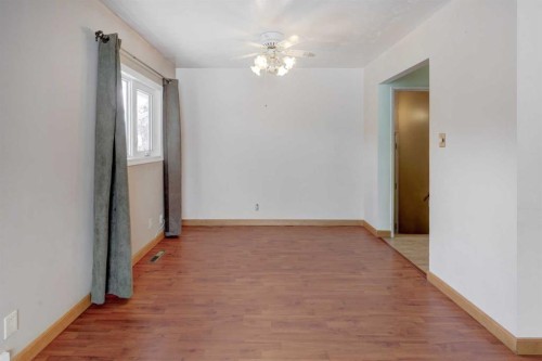 4513 Forman Crescent Se, Calgary, AB - Indoor Photo Showing Other Room