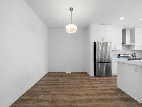 105 Creekstone Manor Sw, Calgary, AB - Indoor Photo Showing Kitchen With Upgraded Kitchen