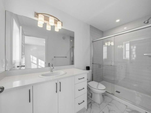 105 Creekstone Manor Sw, Calgary, AB - Indoor Photo Showing Bathroom