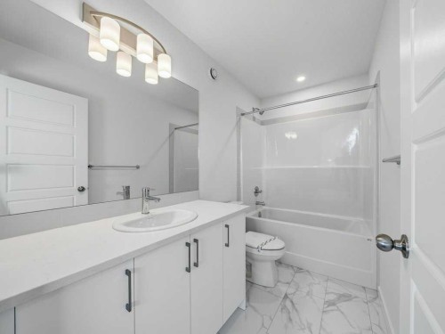 105 Creekstone Manor Sw, Calgary, AB - Indoor Photo Showing Bathroom