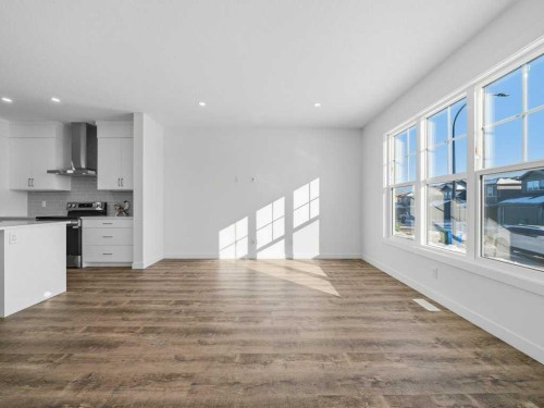 105 Creekstone Manor Sw, Calgary, AB - Indoor Photo Showing Kitchen With Upgraded Kitchen