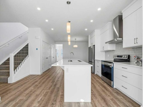 105 Creekstone Manor Sw, Calgary, AB - Indoor Photo Showing Kitchen With Upgraded Kitchen