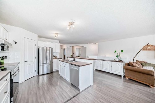 69 Canals Circle Sw, Airdrie, AB - Indoor Photo Showing Kitchen