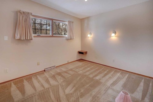 4816 Nelson Road Nw, Calgary, AB - Indoor Photo Showing Other Room