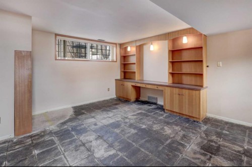 4816 Nelson Road Nw, Calgary, AB - Indoor Photo Showing Other Room