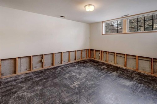 4816 Nelson Road Nw, Calgary, AB - Indoor Photo Showing Other Room