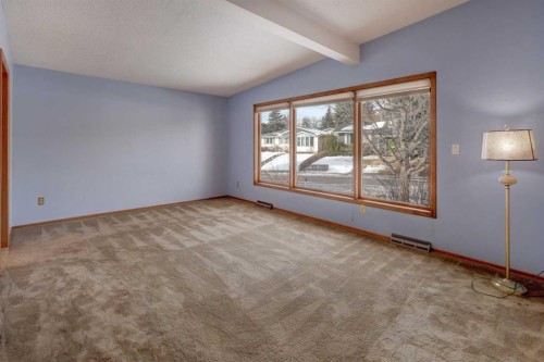 4816 Nelson Road Nw, Calgary, AB - Indoor Photo Showing Other Room