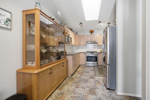216 Valley Ridge Heights Nw, Calgary, AB - Indoor Photo Showing Kitchen