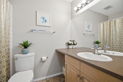 216 Valley Ridge Heights Nw, Calgary, AB - Indoor Photo Showing Bathroom
