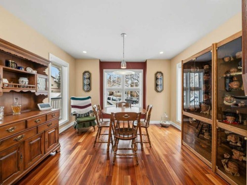 237 28 Avenue Nw, Calgary, AB - Indoor Photo Showing Dining Room
