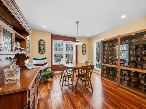 237 28 Avenue Nw, Calgary, AB - Indoor Photo Showing Dining Room