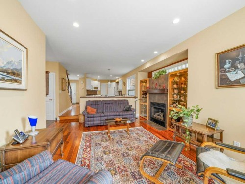 237 28 Avenue Nw, Calgary, AB - Indoor Photo Showing Living Room With Fireplace