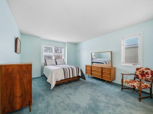 237 28 Avenue Nw, Calgary, AB - Indoor Photo Showing Bedroom