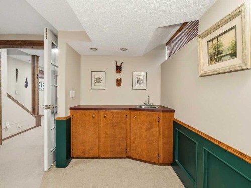 237 28 Avenue Nw, Calgary, AB - Indoor Photo Showing Other Room