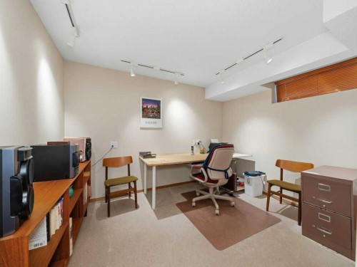 237 28 Avenue Nw, Calgary, AB - Indoor