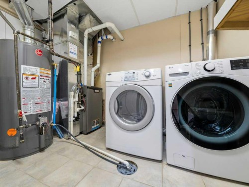 237 28 Avenue Nw, Calgary, AB - Indoor Photo Showing Laundry Room