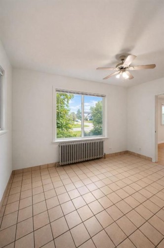 326 27 Avenue Ne, Calgary, AB - Indoor Photo Showing Other Room