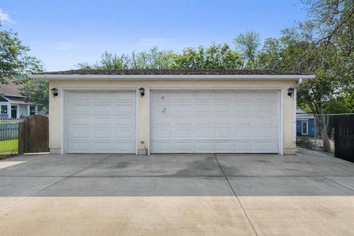 326 27 Avenue Ne, Calgary, AB - Outdoor With Exterior