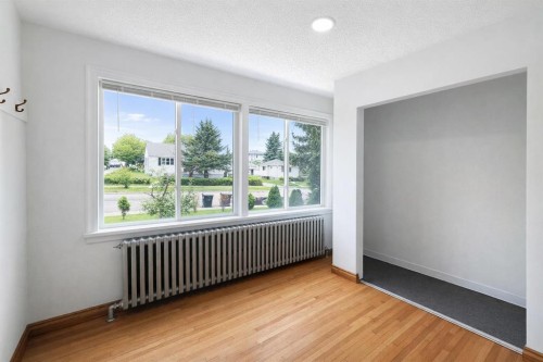 326 27 Avenue Ne, Calgary, AB - Indoor Photo Showing Other Room