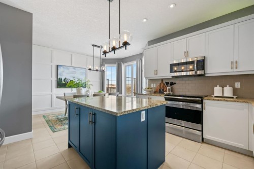 178 Windridge Road Sw, Airdrie, AB - Indoor Photo Showing Kitchen With Upgraded Kitchen