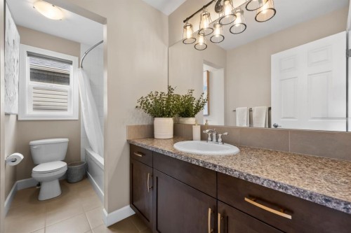 178 Windridge Road Sw, Airdrie, AB - Indoor Photo Showing Bathroom