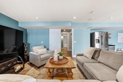 178 Windridge Road Sw, Airdrie, AB - Indoor Photo Showing Living Room