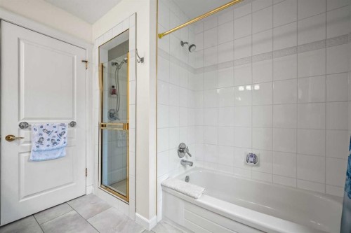 136 Patrick View Sw, Calgary, AB - Indoor Photo Showing Bathroom