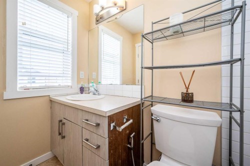 60 Covecreek Mews Ne, Calgary, AB - Indoor Photo Showing Bathroom