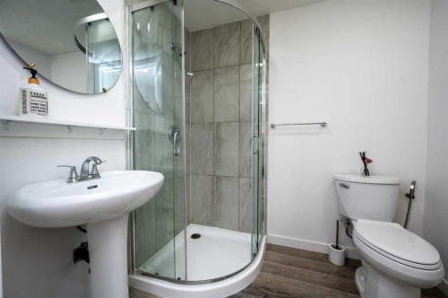 60 Covecreek Mews Ne, Calgary, AB - Indoor Photo Showing Bathroom