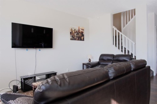193 Redstone Common Ne, Calgary, AB - Indoor Photo Showing Living Room