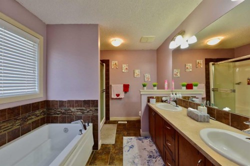 18 Redstone Manor Ne, Calgary, AB - Indoor Photo Showing Bathroom