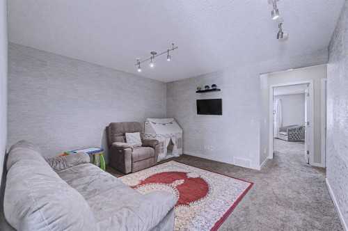 80 Chaparral Valley Crescent Se, Calgary, AB - Indoor Photo Showing Bedroom