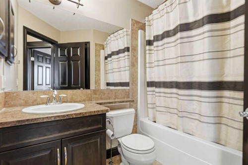 224 Everbrook Way Sw, Calgary, AB - Indoor Photo Showing Bathroom