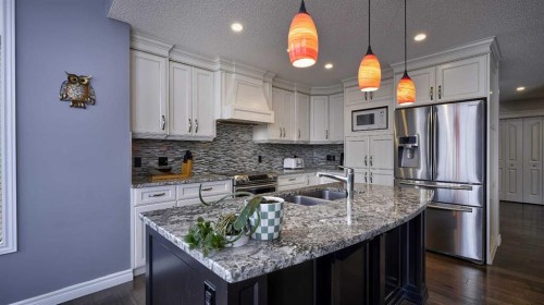 139 Coopers Close Sw, Airdrie, AB - Indoor Photo Showing Kitchen With Double Sink With Upgraded Kitchen