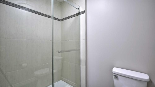 139 Coopers Close Sw, Airdrie, AB - Indoor Photo Showing Bathroom