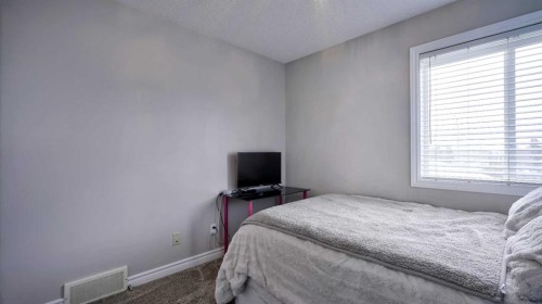 139 Coopers Close Sw, Airdrie, AB - Indoor Photo Showing Bedroom
