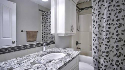139 Coopers Close Sw, Airdrie, AB - Indoor Photo Showing Bathroom