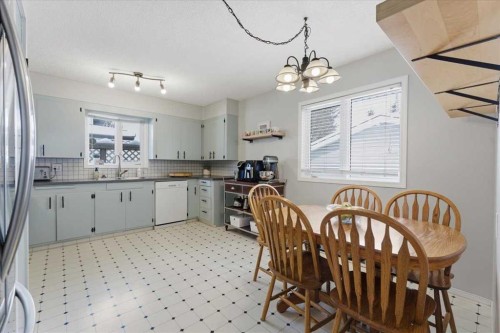 140 Waterloo Drive Sw, Calgary, AB - Indoor Photo Showing Dining Room