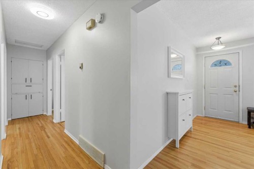 140 Waterloo Drive Sw, Calgary, AB - Indoor Photo Showing Other Room