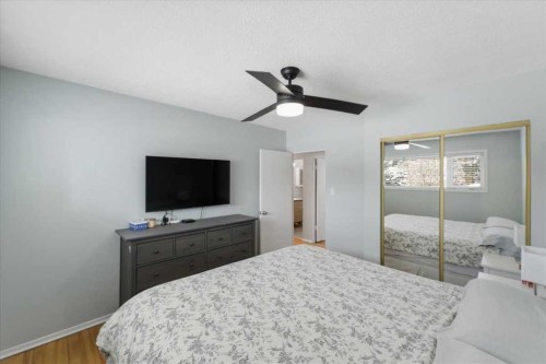 140 Waterloo Drive Sw, Calgary, AB - Indoor Photo Showing Bedroom