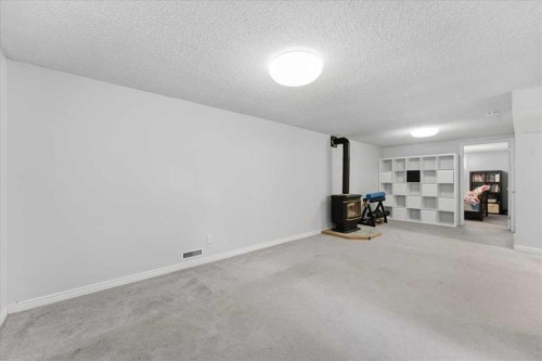 140 Waterloo Drive Sw, Calgary, AB - Indoor
