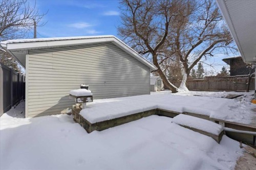 140 Waterloo Drive Sw, Calgary, AB - Outdoor