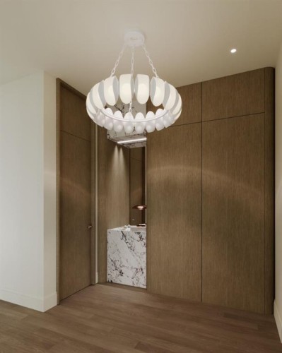 14 Lissington Drive Sw, Calgary, AB - Indoor Photo Showing Other Room