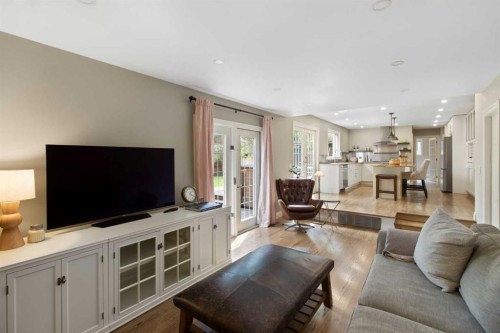 152 Lake Mead Crescent Se, Calgary, AB - Indoor Photo Showing Living Room