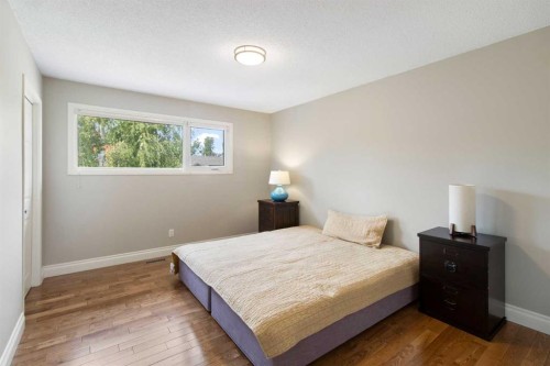152 Lake Mead Crescent Se, Calgary, AB - Indoor Photo Showing Bedroom